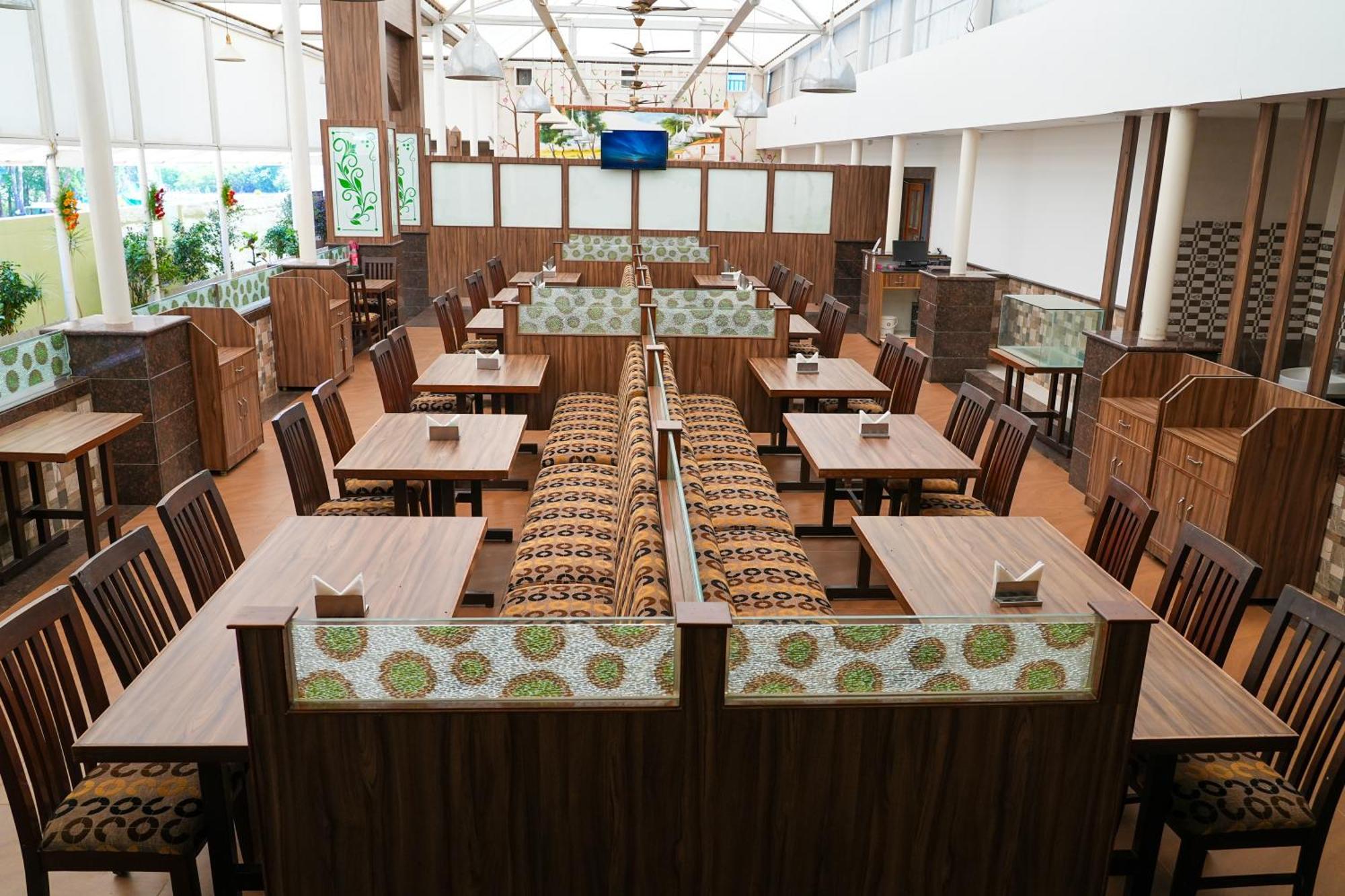Sri Krishna Inn - Kempegowda Airport Bangalore Devanahalli Eksteriør billede