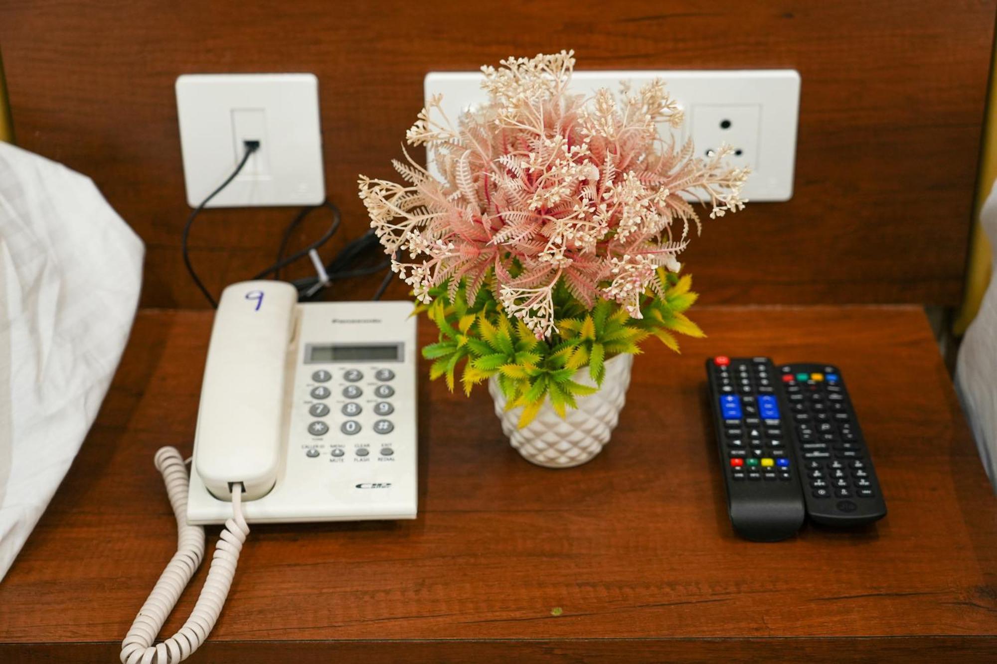 Sri Krishna Inn - Kempegowda Airport Bangalore Devanahalli Eksteriør billede