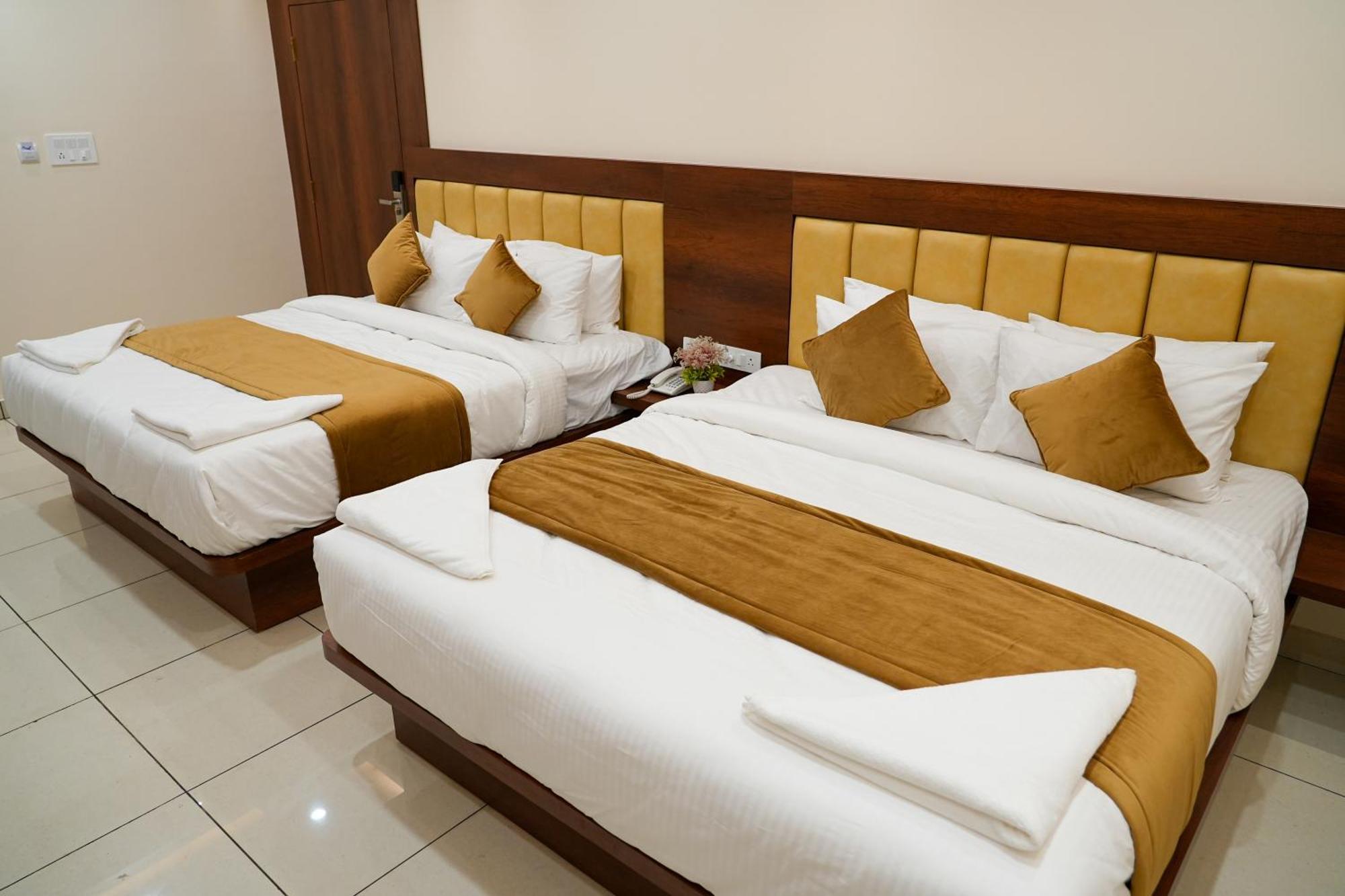Sri Krishna Inn - Kempegowda Airport Bangalore Devanahalli Eksteriør billede